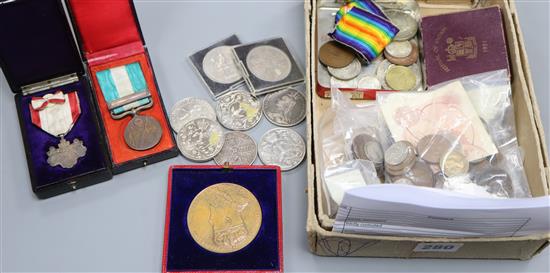 Assorted 18th to 20th century world coinage + medals to include a Macclesfield Half Penny, a Japanese order of the rising sun, 8th clas